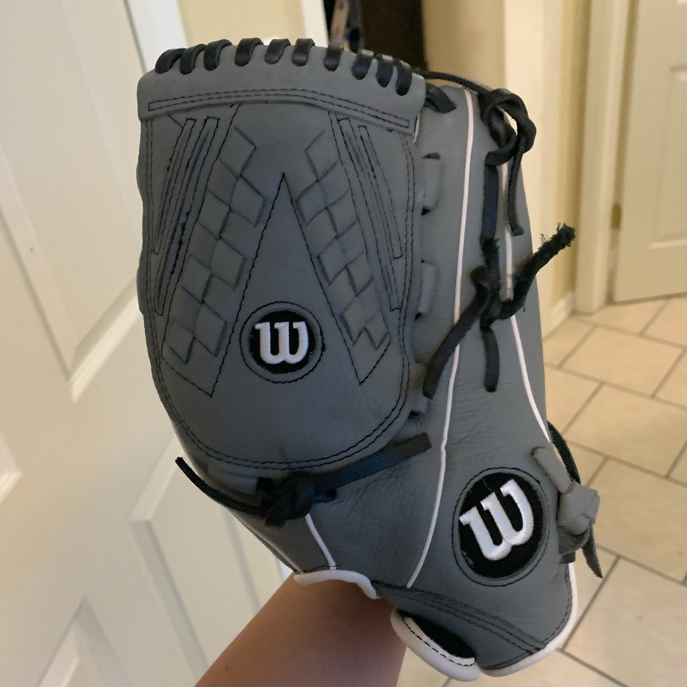 Softball glove
